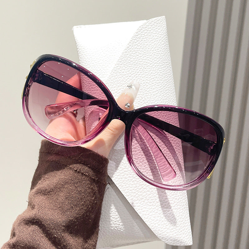 Women Oversized Sunglasses with Fashionable Gradient Design Bowlift