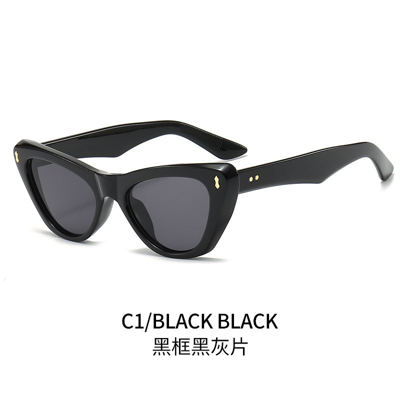 Ladies Cat-Eye Sunglasses with Elegant Accentuated Frame Bowlift
