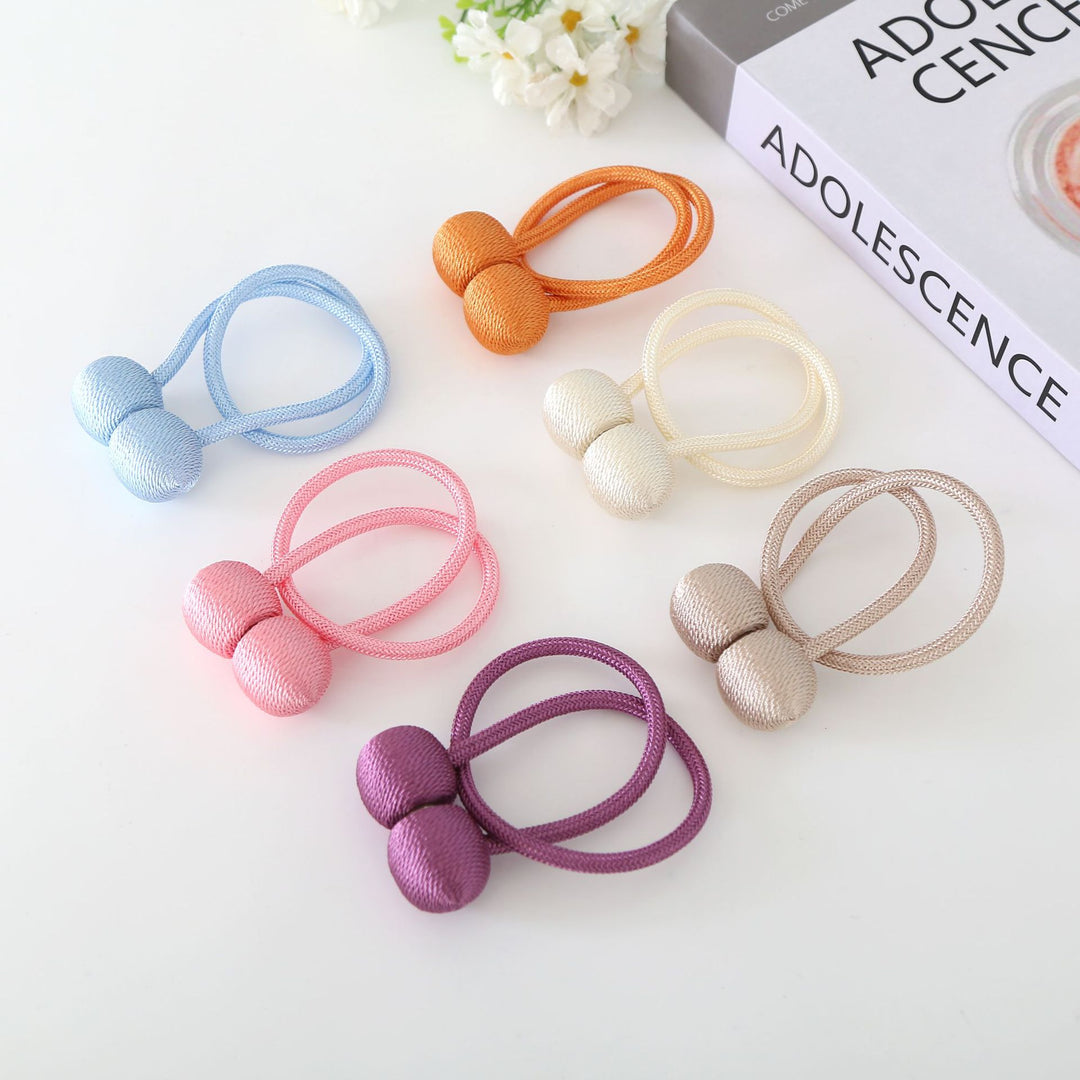 Decorative curtain tieback Bowlift
