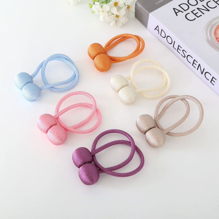 Decorative curtain tieback Bowlift