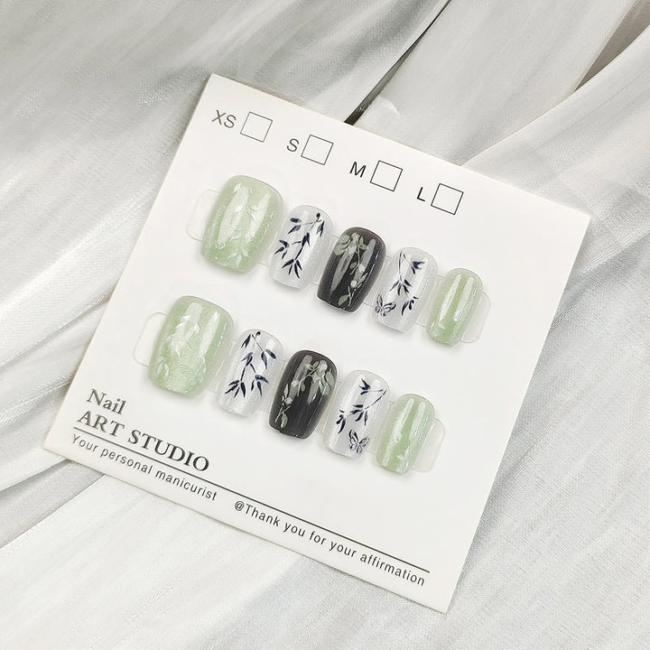 Glamorous artificial nails with holographic effect Bowlift
