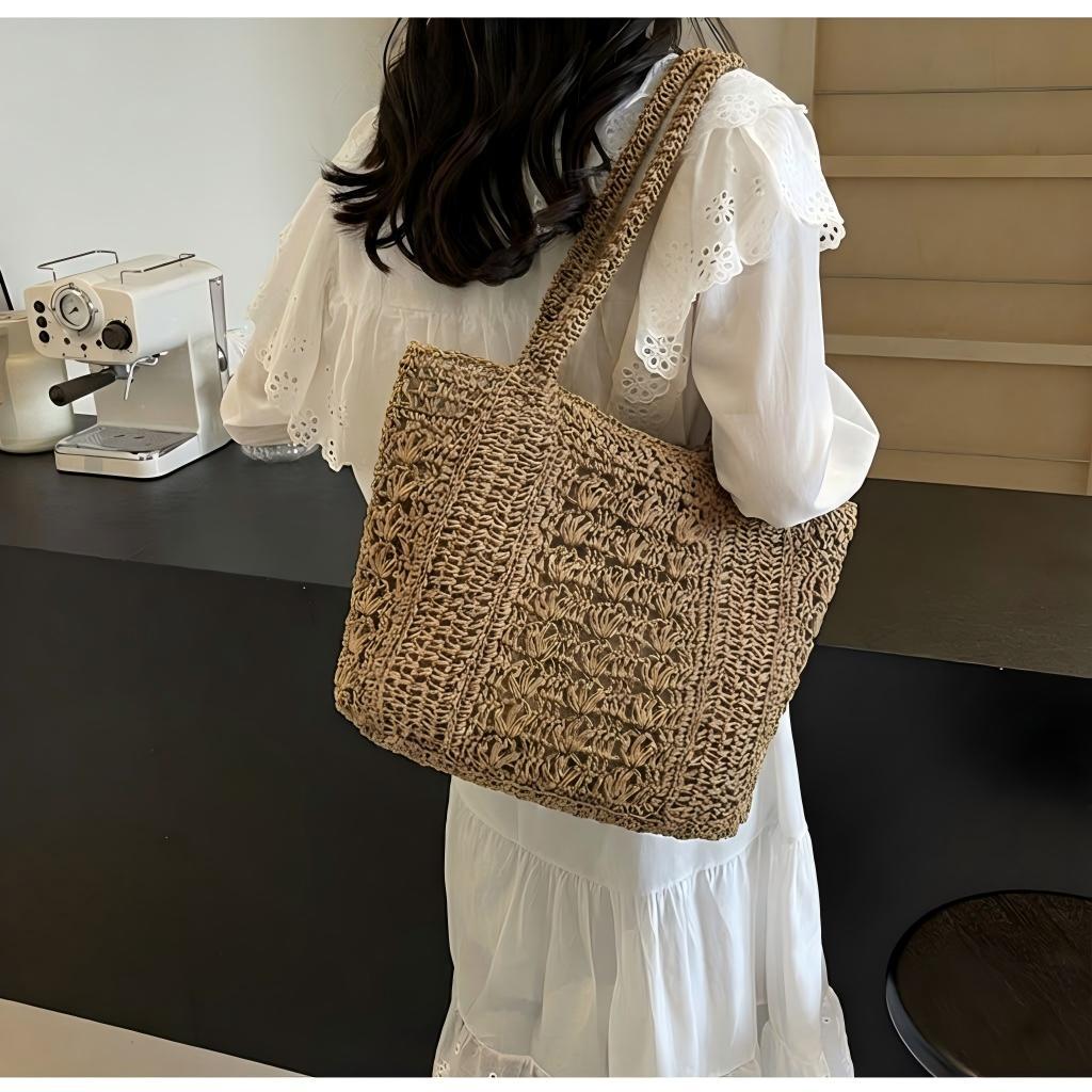 Boho Style Handbag Made of Braided Natural Material Bowlift