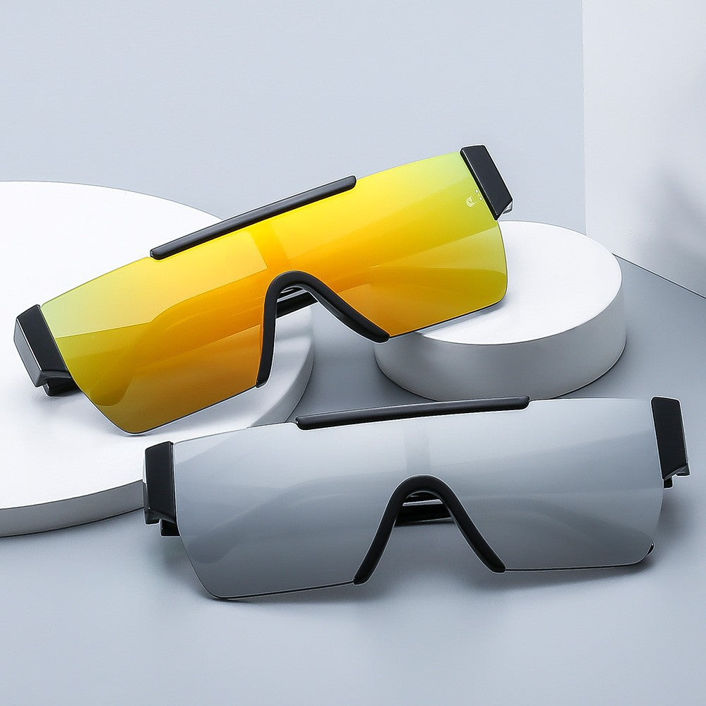 Ladies Sporty Oversized Sunglasses with Modern Protective Frame Bowlift