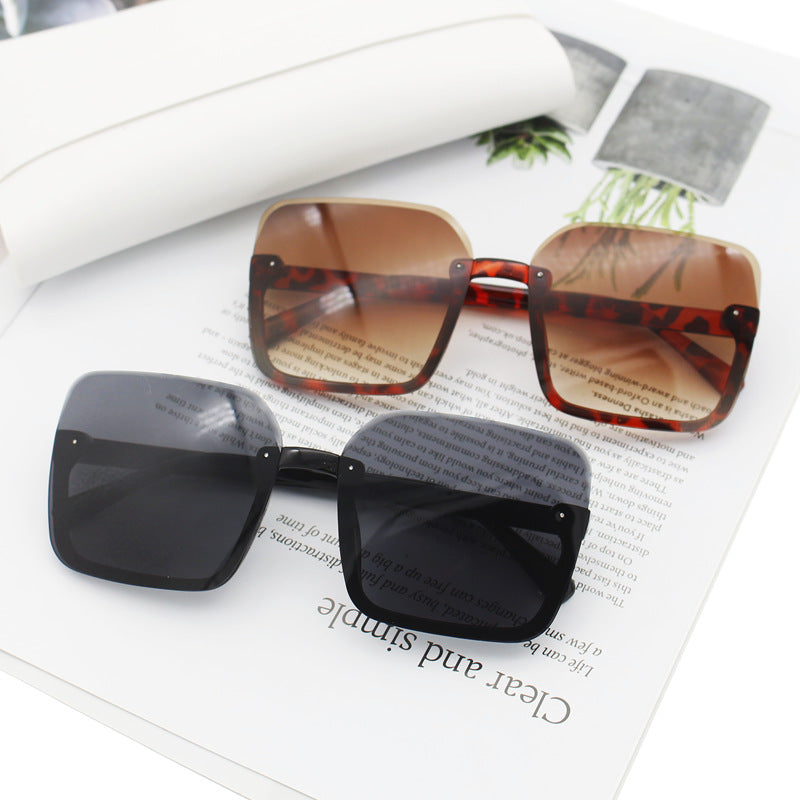 Women’s square sunglasses with extravagant leopard pattern Bowlift