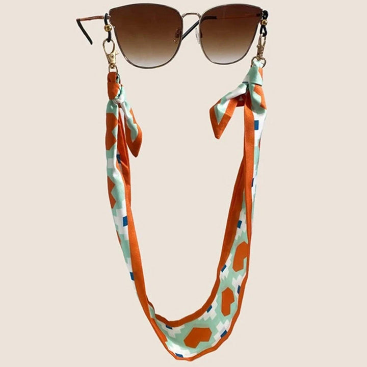 Fashionable fabric mask holder with floral motifs Bowlift