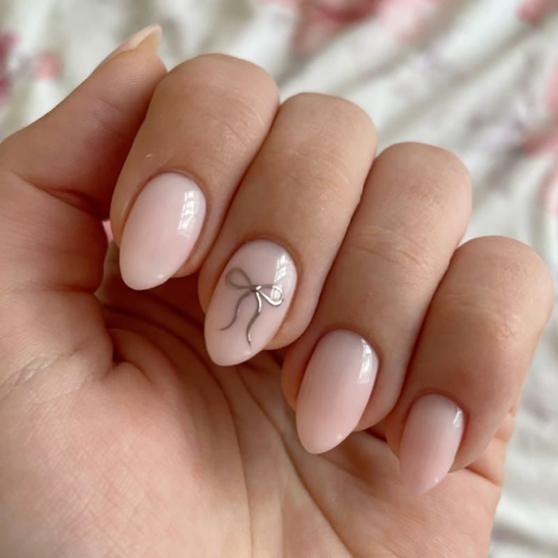 Artificial nail art with playful dots and bows Bowlift