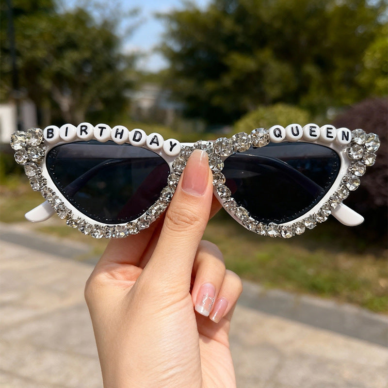 Glamorous Cat-Eye Sunglasses Bowlift