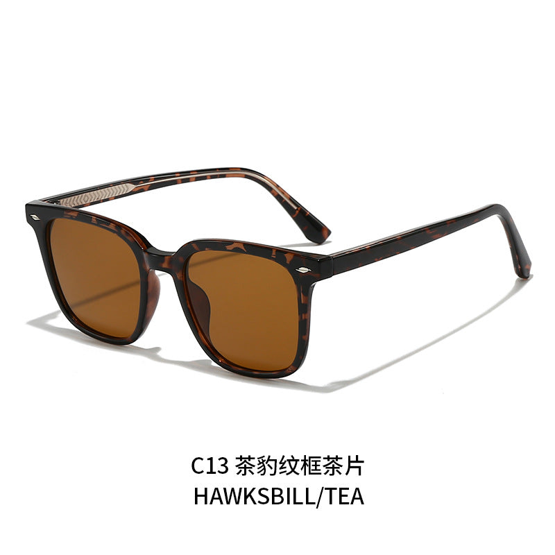 Women stylish sunglasses in elegant tortoise shell design Bowlift