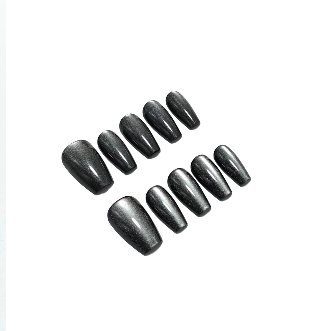 Nail art set with elegant metallic finish Bowlift
