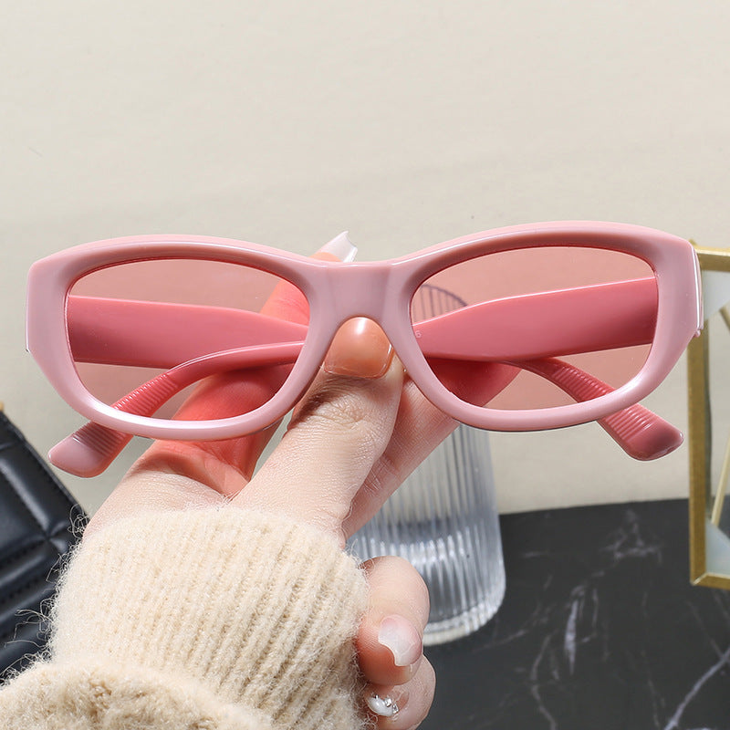 Women’s fashionable cat-eye sunglasses with a flexible frame and UV protection Bowlift