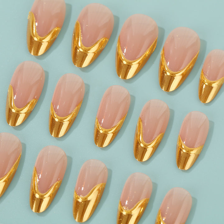Artificial nails with elegant gold accent Bowlift