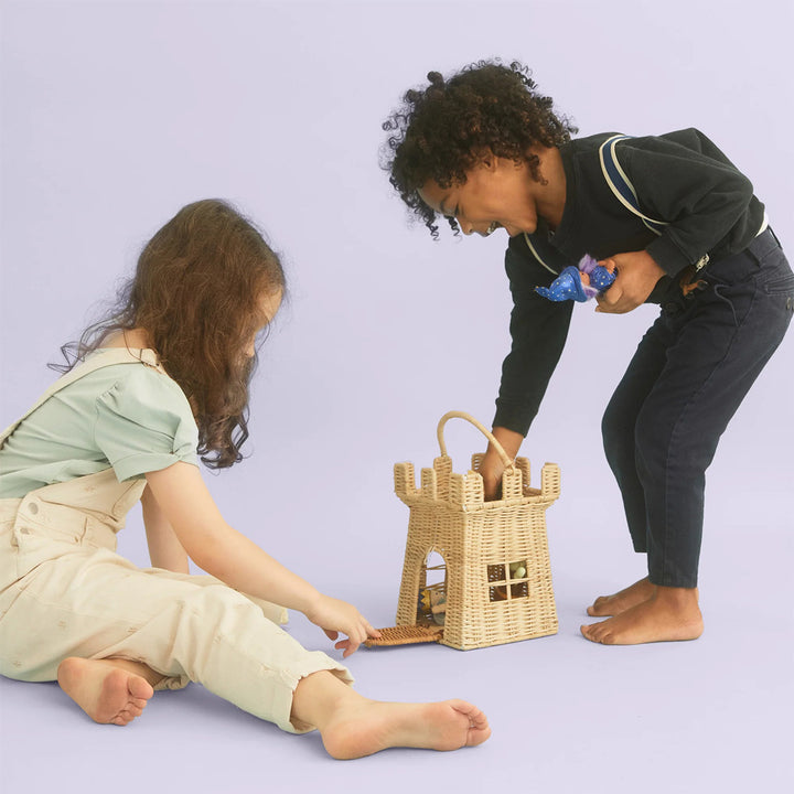 Playful basket in castle design Bowlift