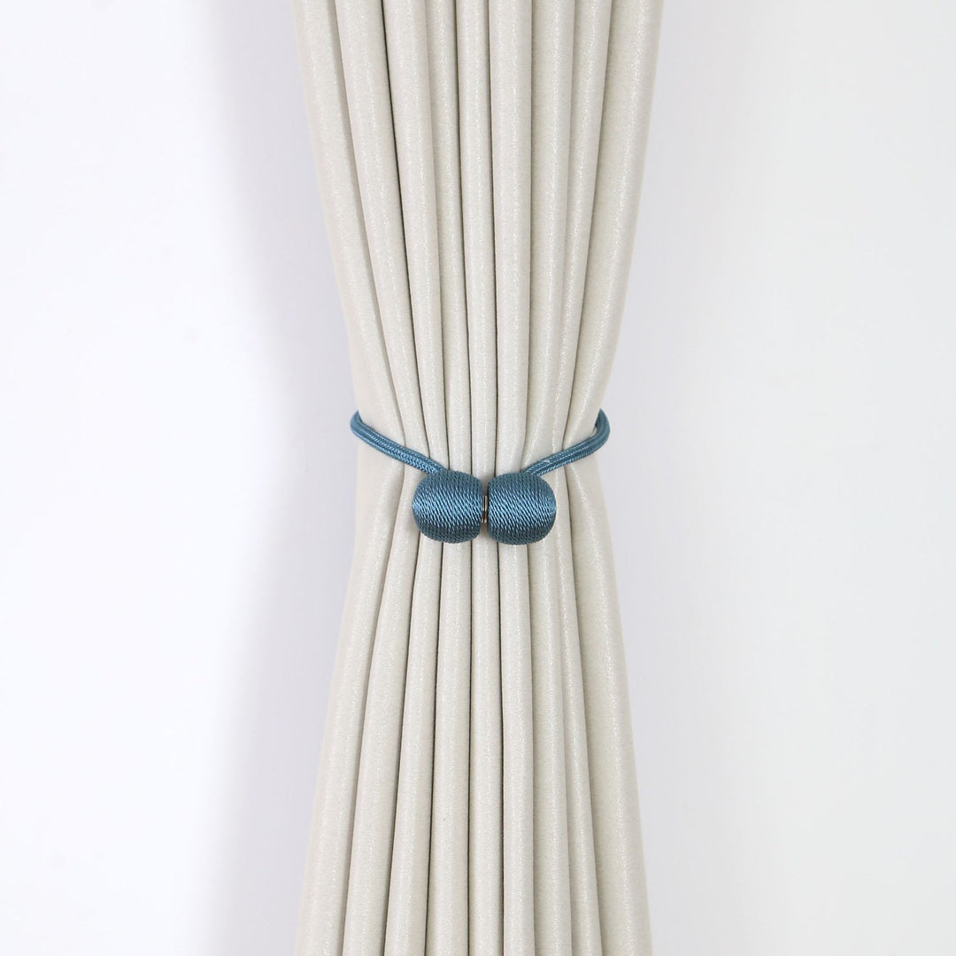 Decorative curtain tieback Bowlift