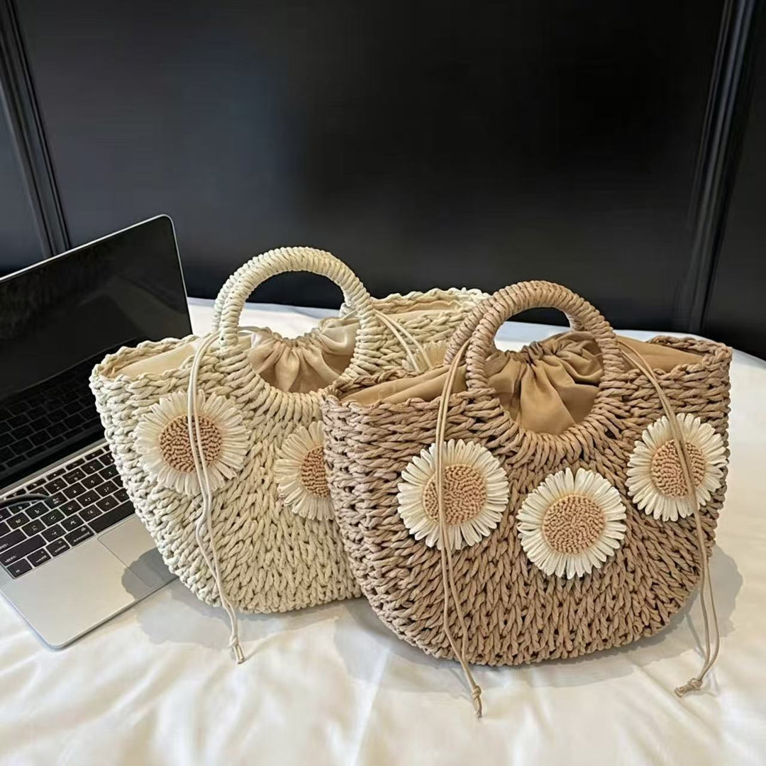 Handbag made of natural material with floral accents Bowlift