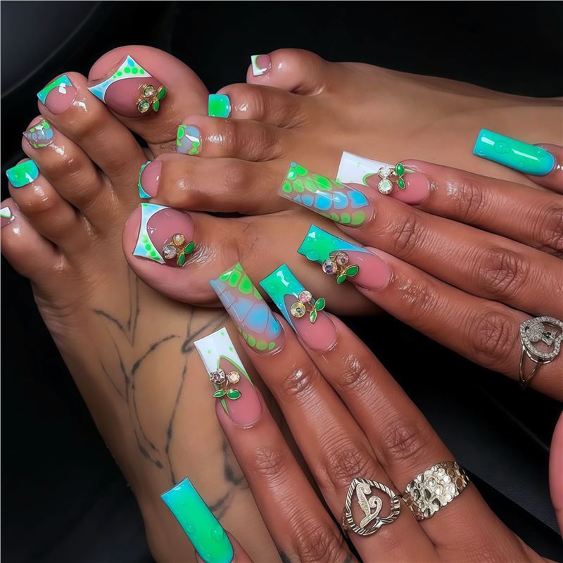 Artistic Floral Press-On Nail Art Bowlift