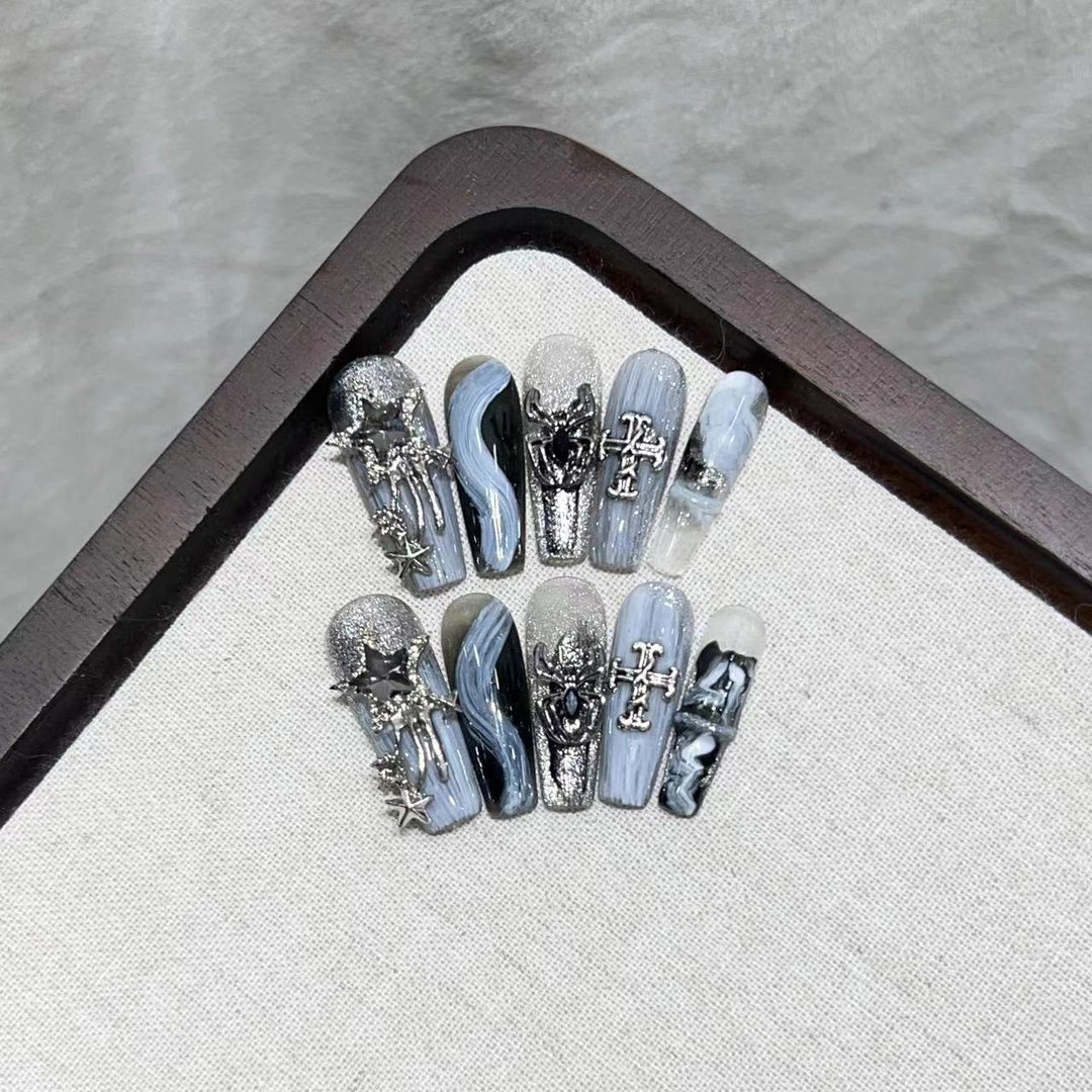 Glamorous Press-On Nail Art Set with Decorative Metallic Elements Bowlift