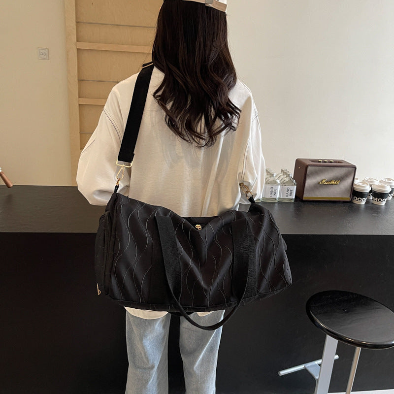 Sporty travel bag with stylish wave pattern Bowlift