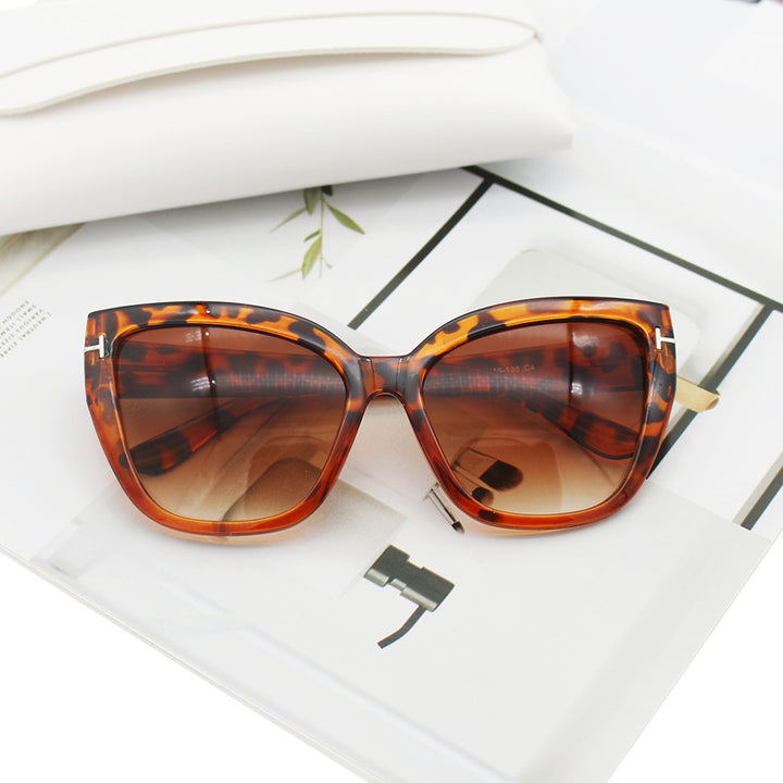 Women's Cat-Eye Sunglasses with Elegant Accents Bowlift