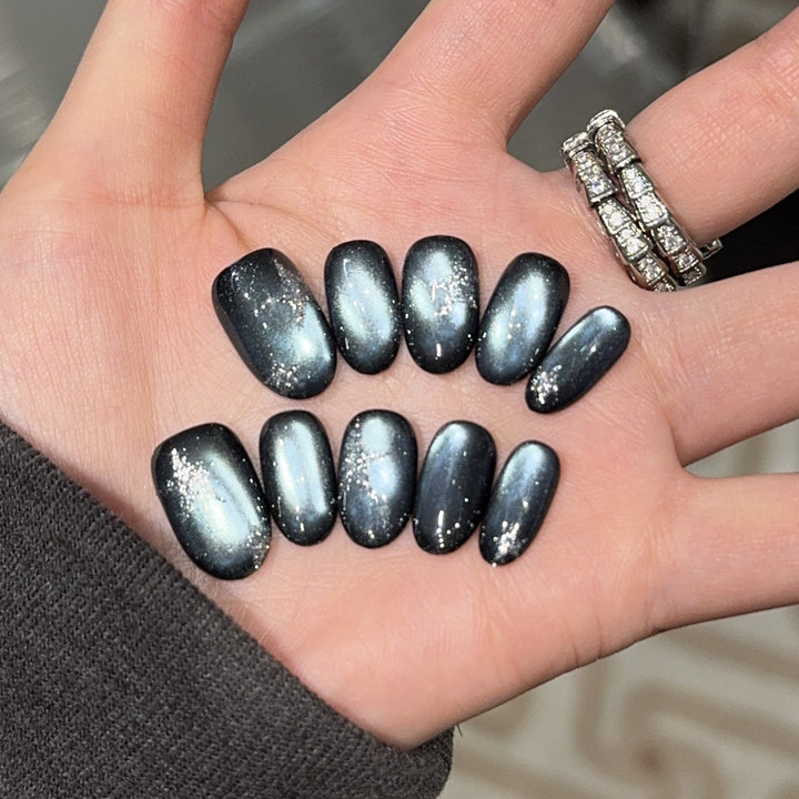 Nail tips in elegant design Bowlift