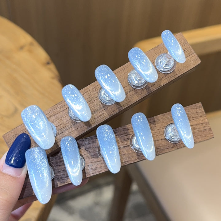 Glamorous artificial nails with glitter gradient Bowlift