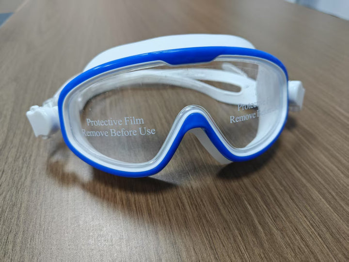 Swimming mask with anti-fog coating and ergonomic silicone frame Bowlift