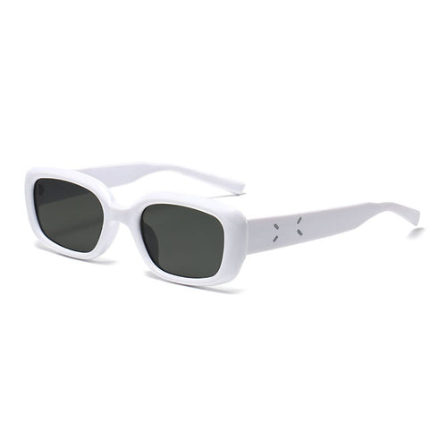 Ladies Retro-Inspired Sunglasses with Curved Frame Bowlift