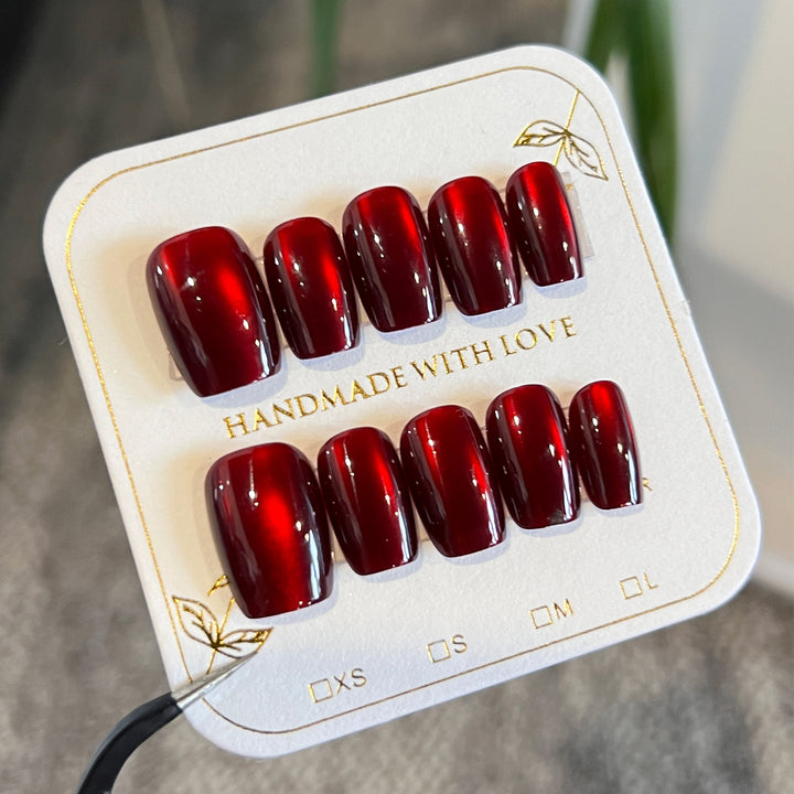 Artful artificial nails with shiny finish Bowlift