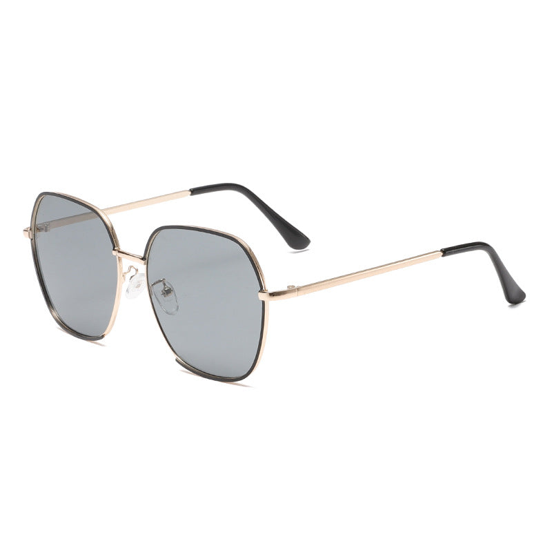 Women Elegant oversized Sunglasses with high-quality metal frame and UV protection Bowlift