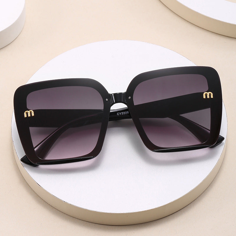 Women's oversized square sunglasses with elegant frame Bowlift