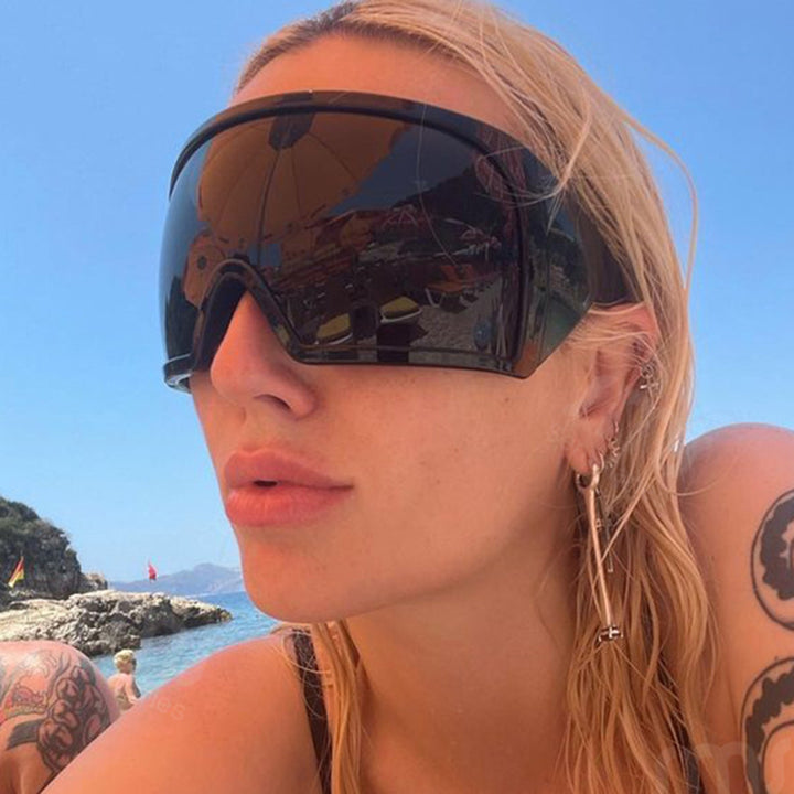 Ladies sporty sunglasses with aerodynamic design Bowlift