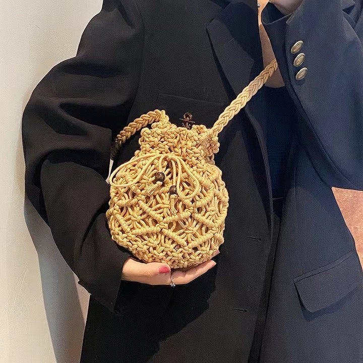 Hand-knotted shoulder bag in playful animal design Bowlift