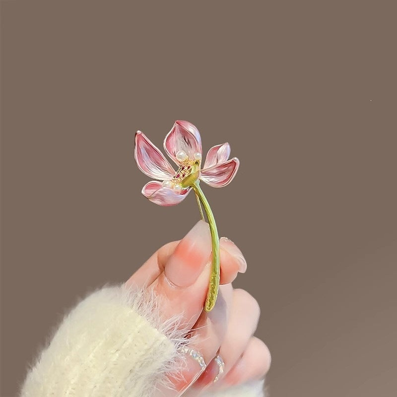 Elegant Flower Brooch Bowlift