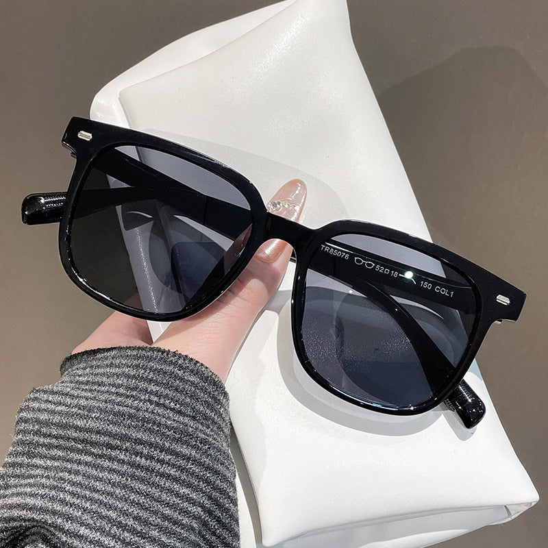 Women's modern square sunglasses with stylish, transparent frame Bowlift