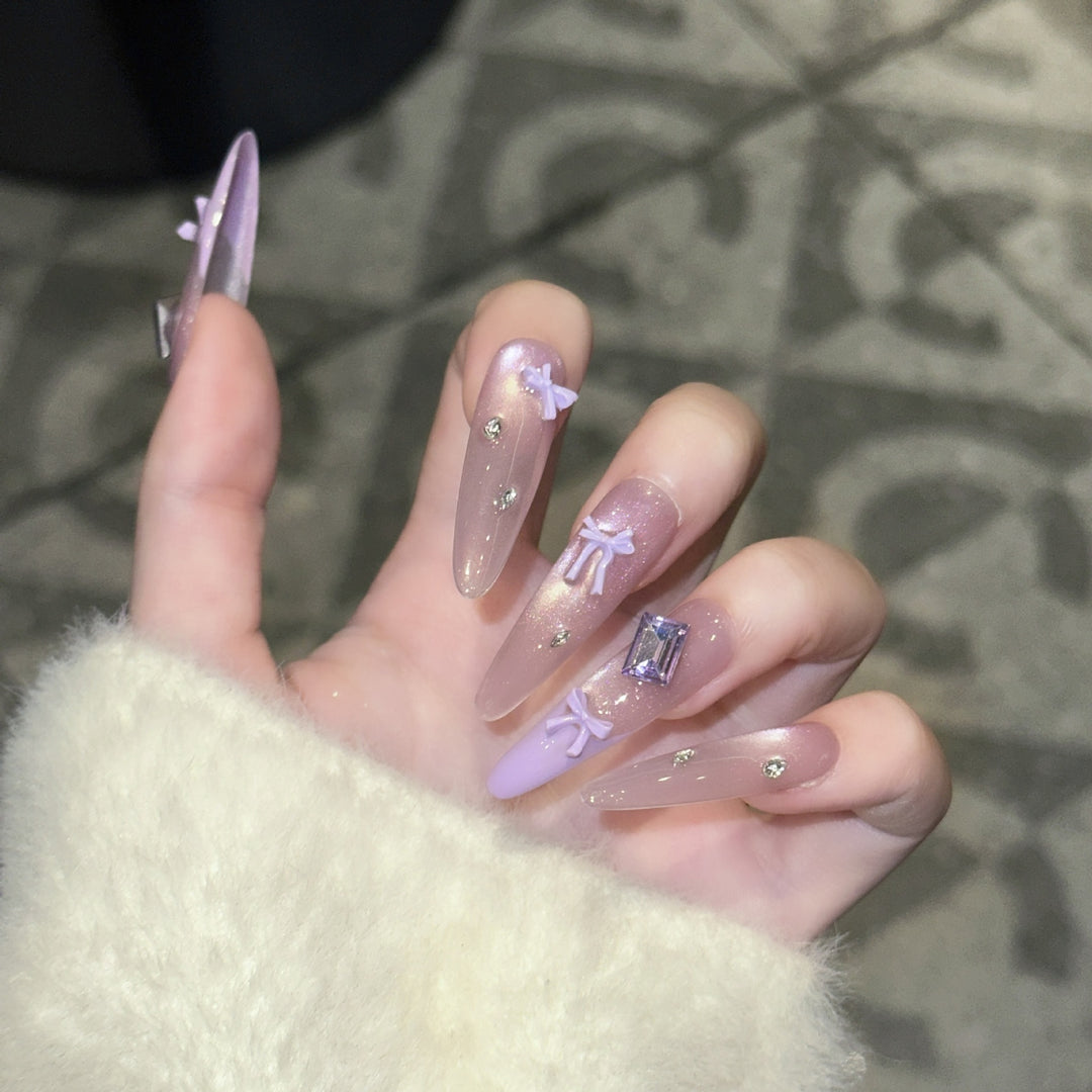 Elegant Handcrafted Press-On Nail Art Set Bowlift