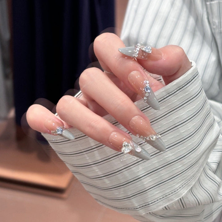Artificial nails with decorative rhinestones Bowlift