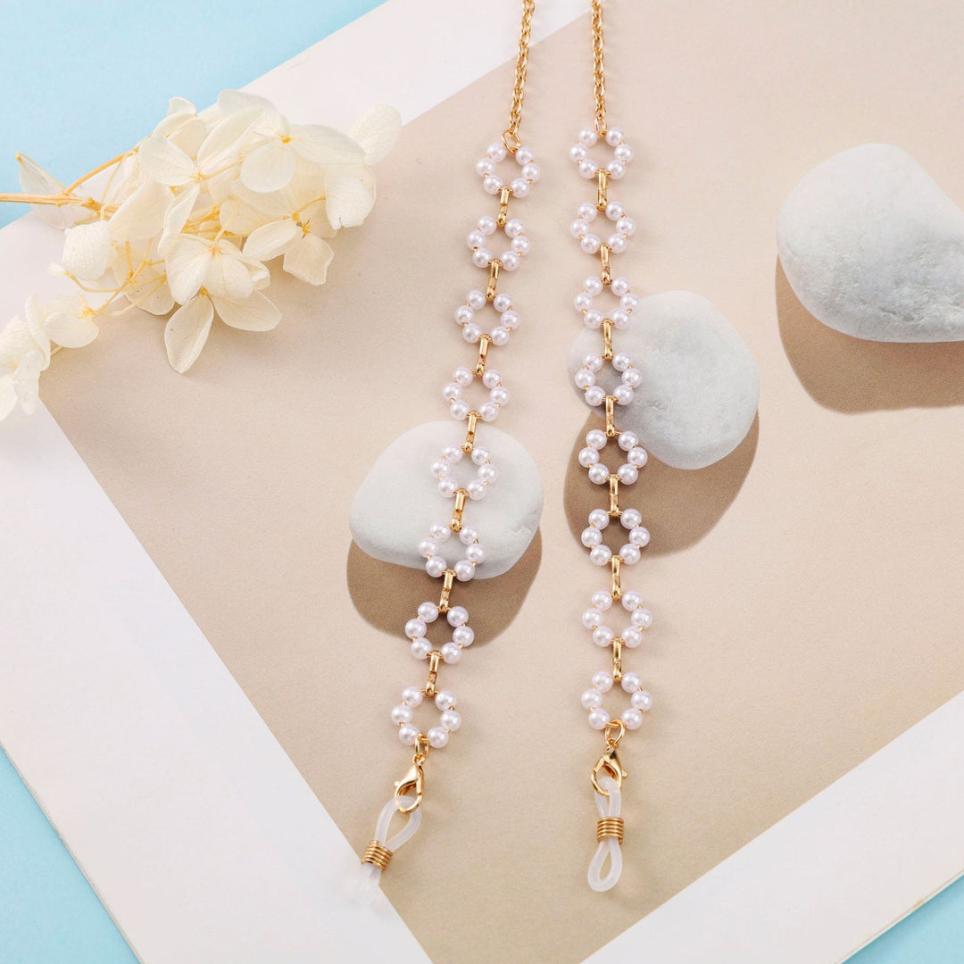 Elegant Beaded Eyewear Chain Bowlift