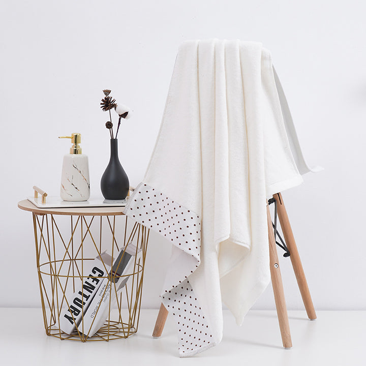 High-Quality Bath Towel with Elegant Border Bowlift