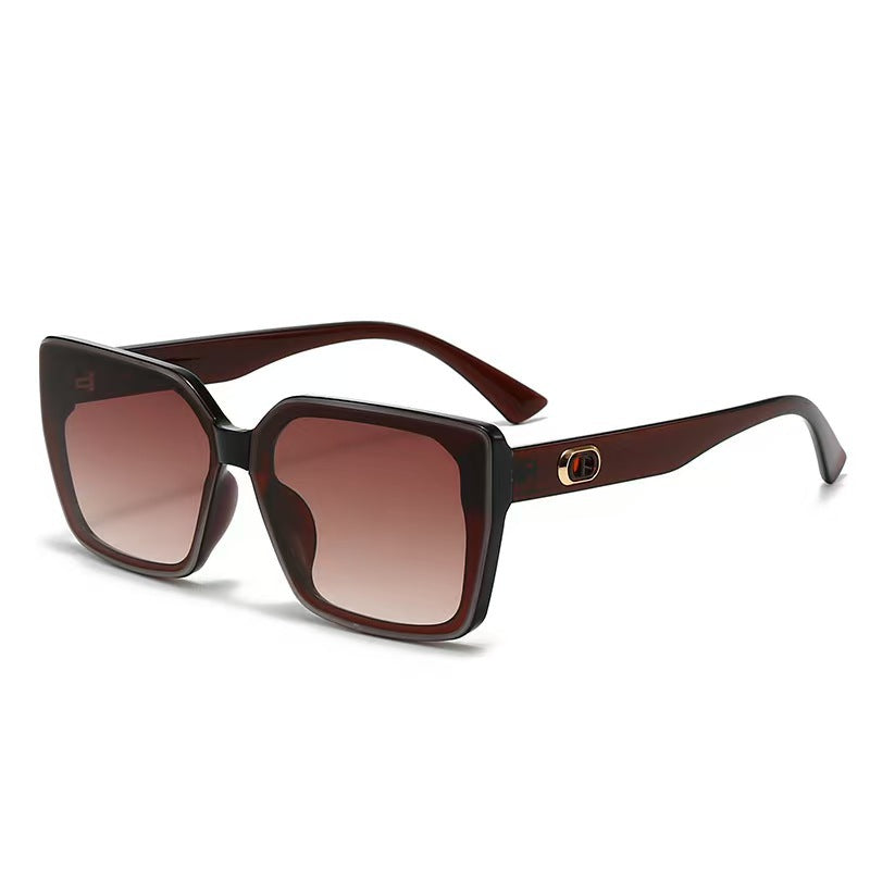 Women's oversized sunglasses with sturdy frame and subtle lenses Bowlift