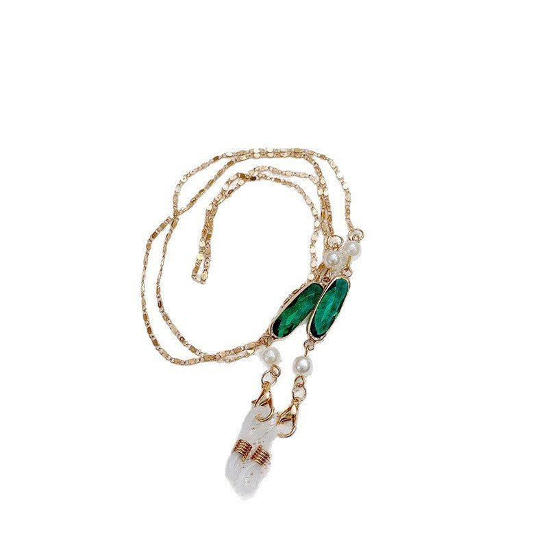 Elegant Necklace with Unique Pendant Bowlift
