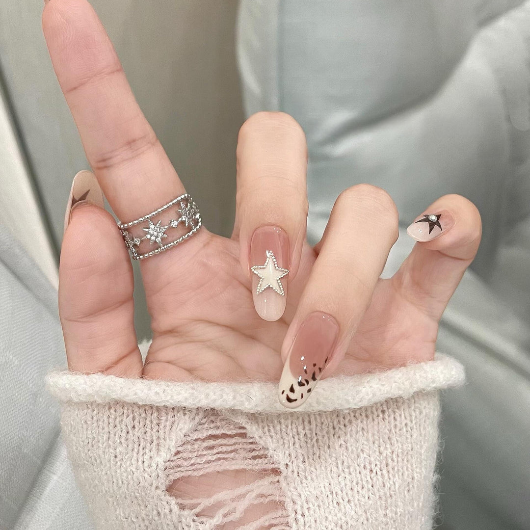 Artificial Nail Design with Festive Star Motif Bowlift