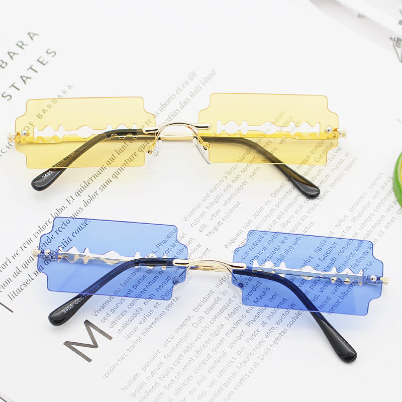 Women's Fashionable Retro Sunglasses in Unique Design Bowlift