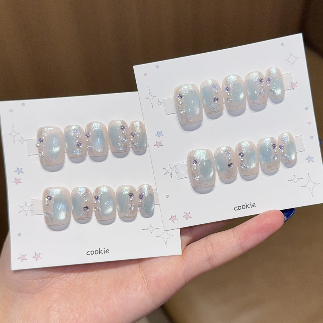 Artificial nails with pearl and glitter decoration Bowlift