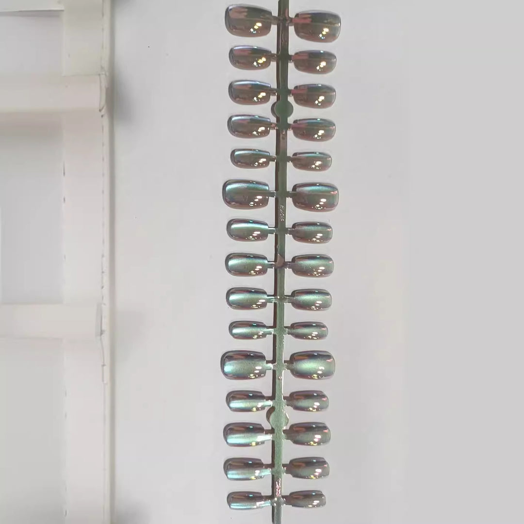 Iridescent Press-On Nail Art Set Bowlift