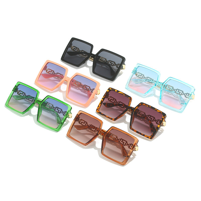 Ladies square sunglasses with luxurious accents Bowlift