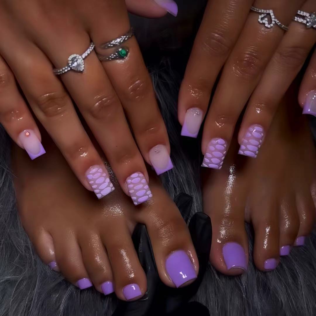Patterned Press-On Nail Art Bowlift
