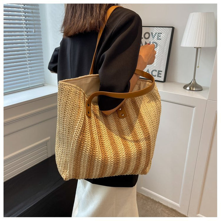 Spacious shopper bag with leather accents Bowlift