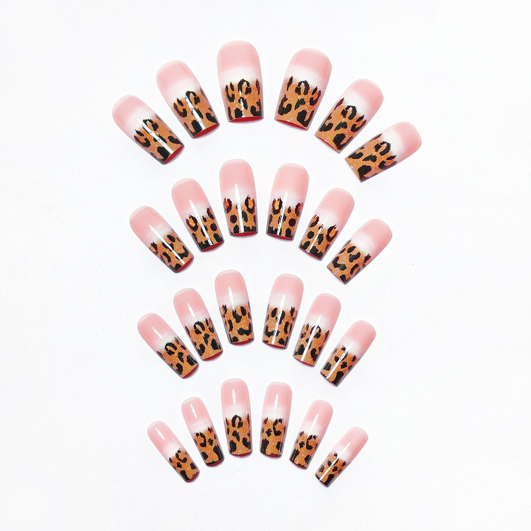 Artificial nails with elegant leopard pattern Bowlift