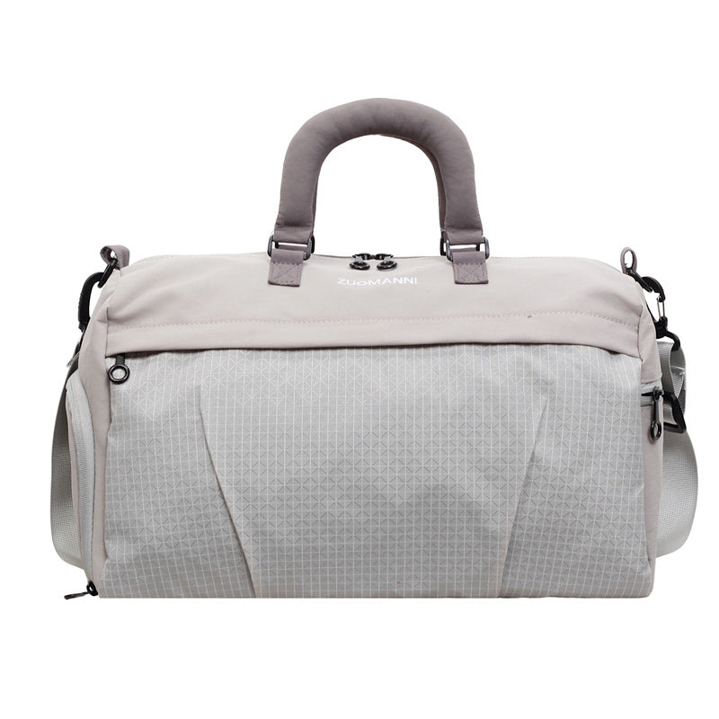 Sporty travel bag with padded carrying system and multiple compartments Bowlift