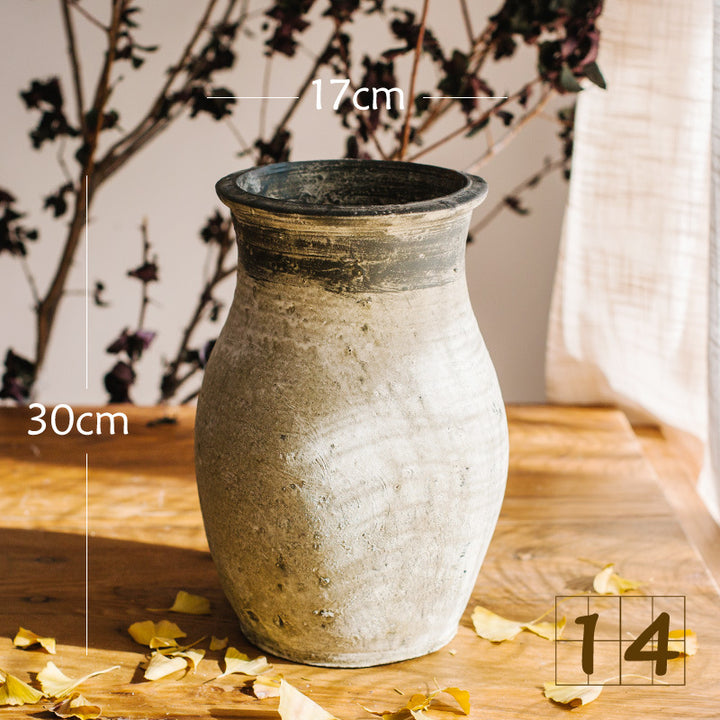 Rustic ceramic pot with handmade design Bowlift