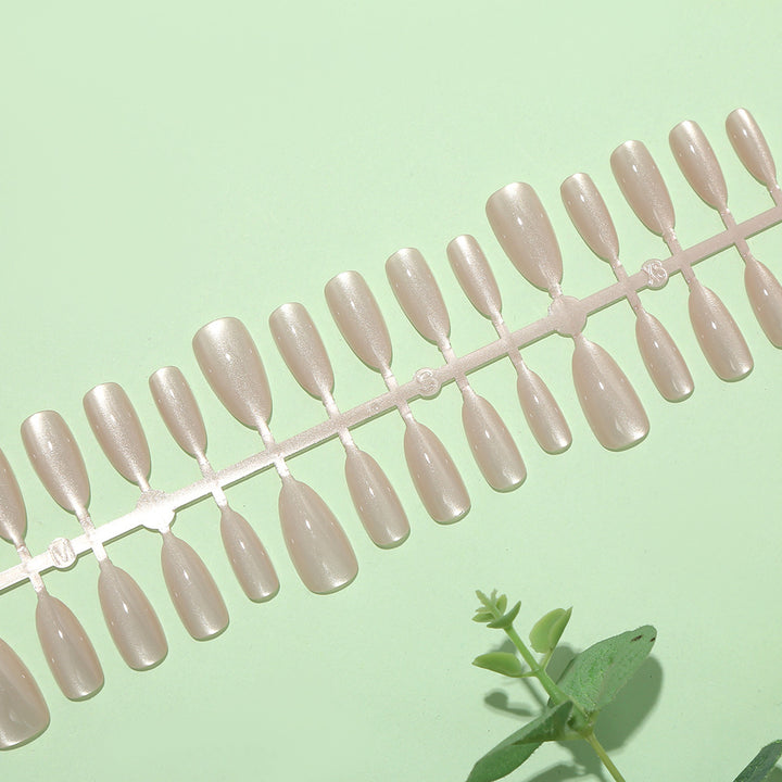 Elegant Press-On Nail Set with Glossy Finish Bowlift
